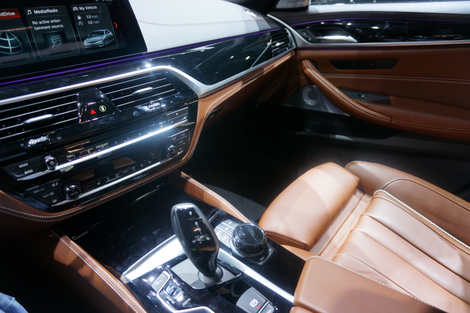 I now have an irrational irritation towards this shiny, piano-black trim.